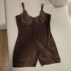 NWOT Skims Rare Shaping Mid Thigh Bodysuit Size 4x